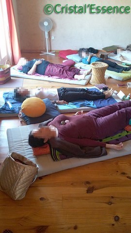 Une stagiaire avec les pierres